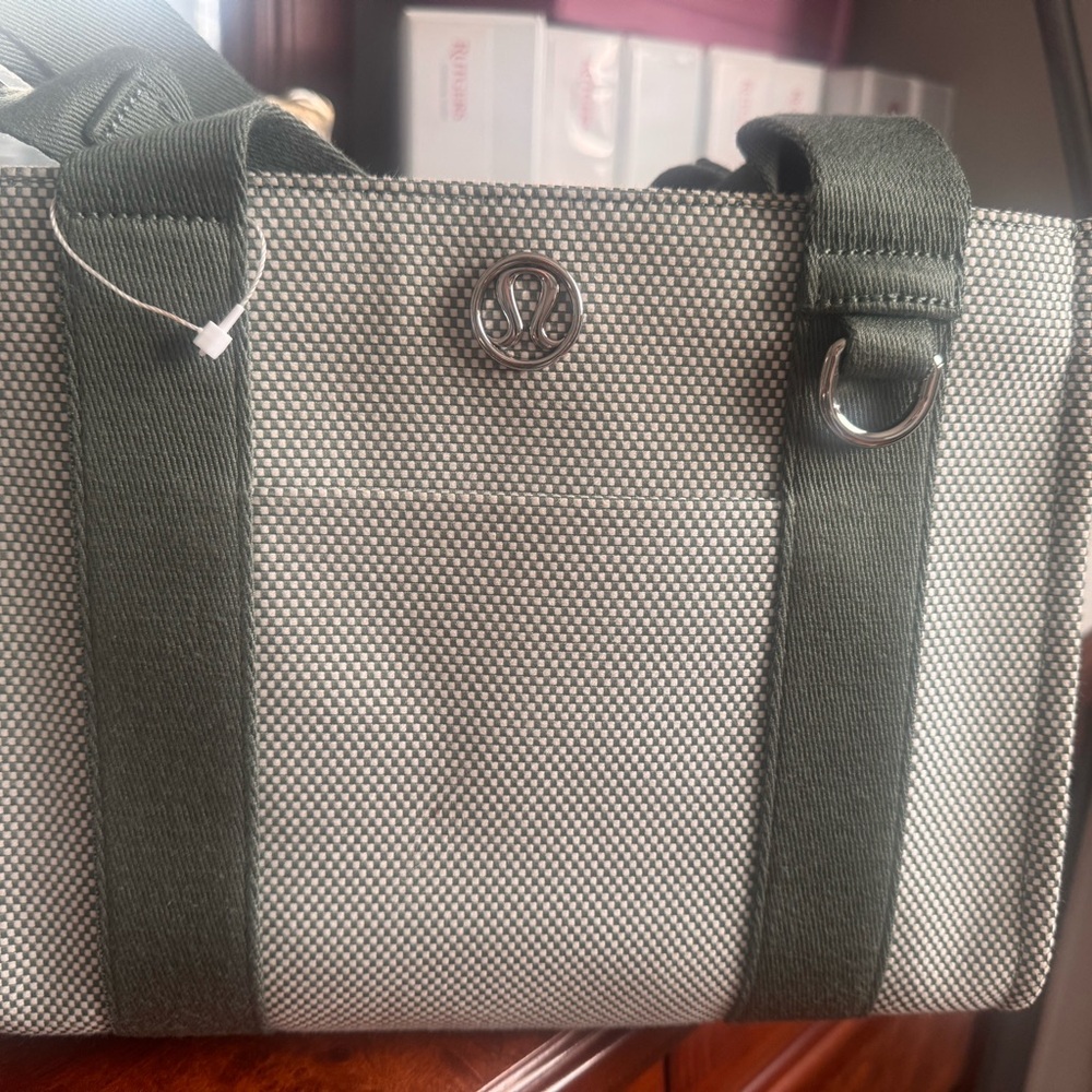 Lululemon two-tone canvas mini tote bag (rare green)